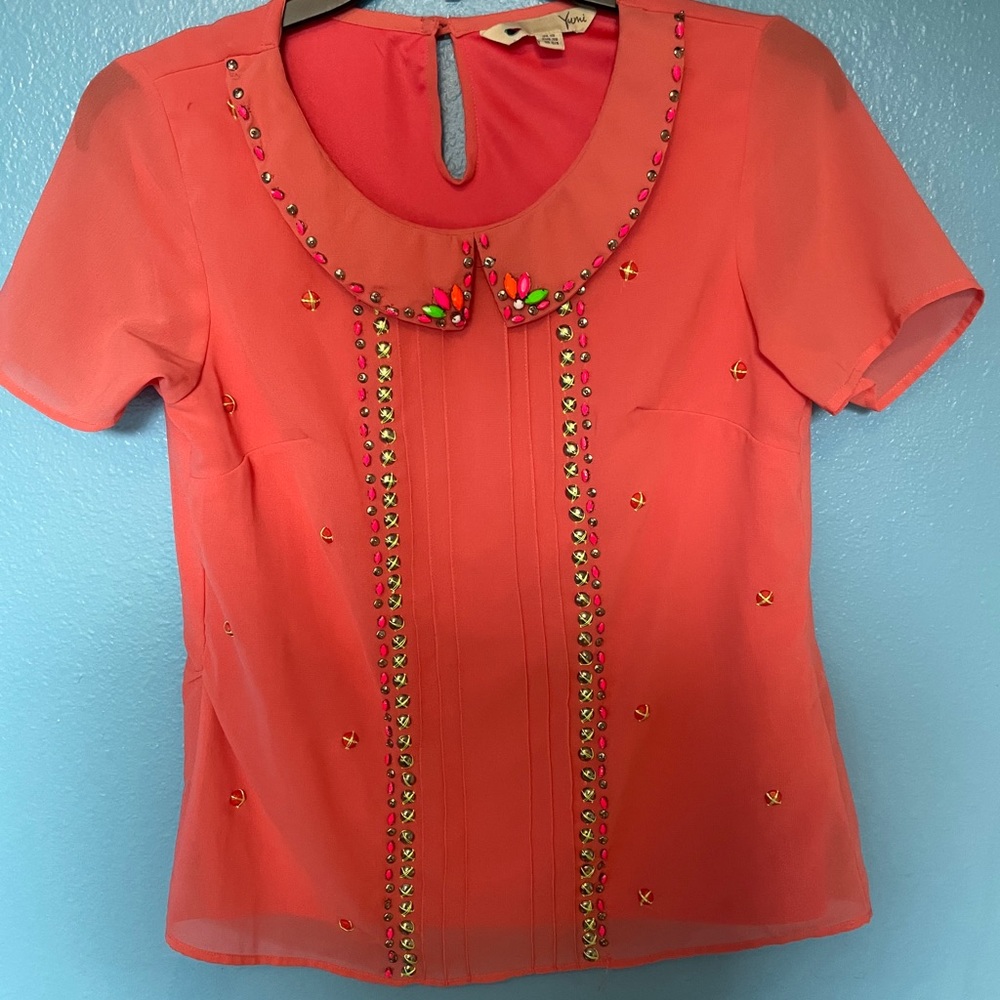 Blouse / T-shirt with beads